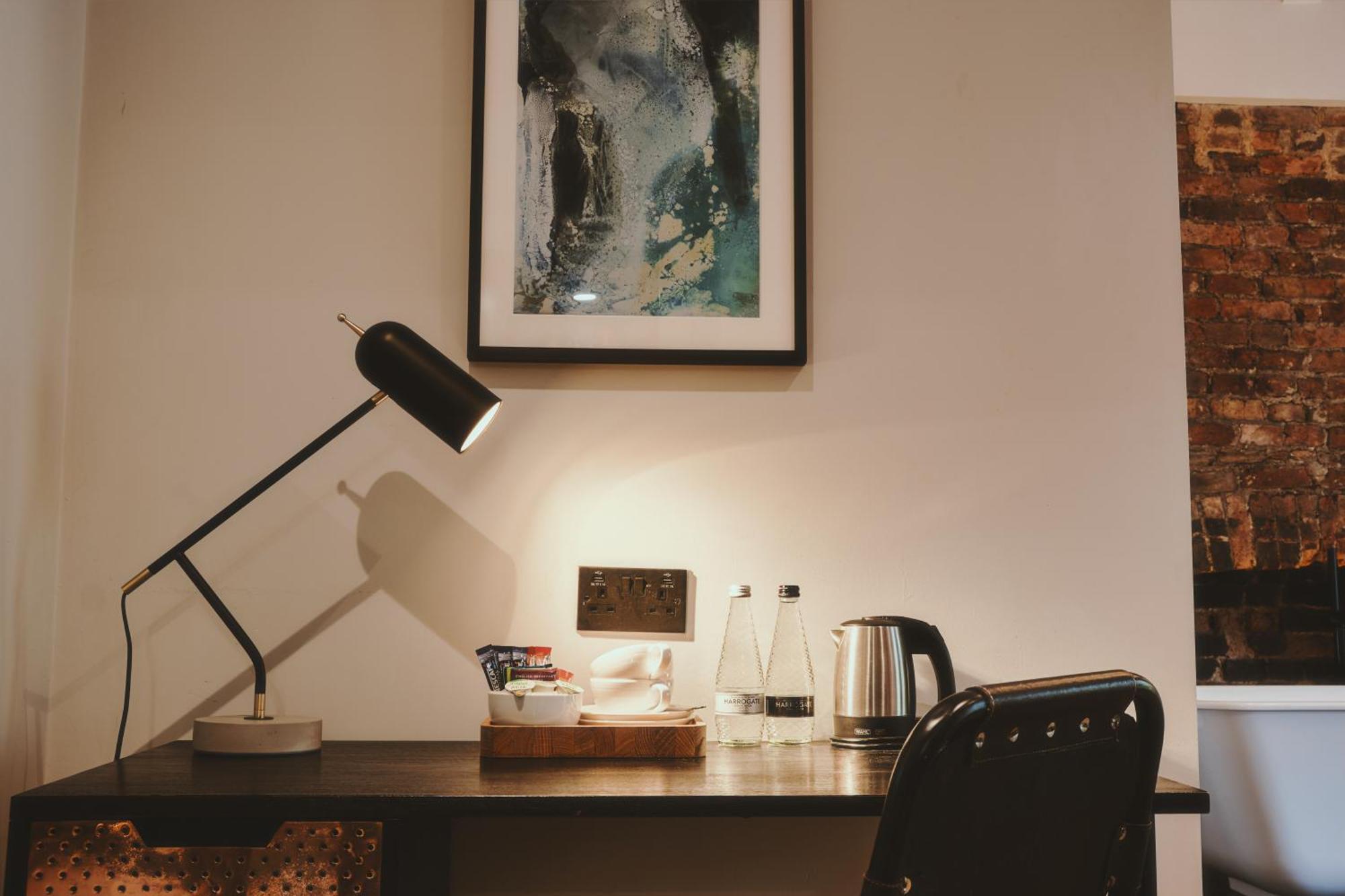 The Brownswood Hotel London Room photo