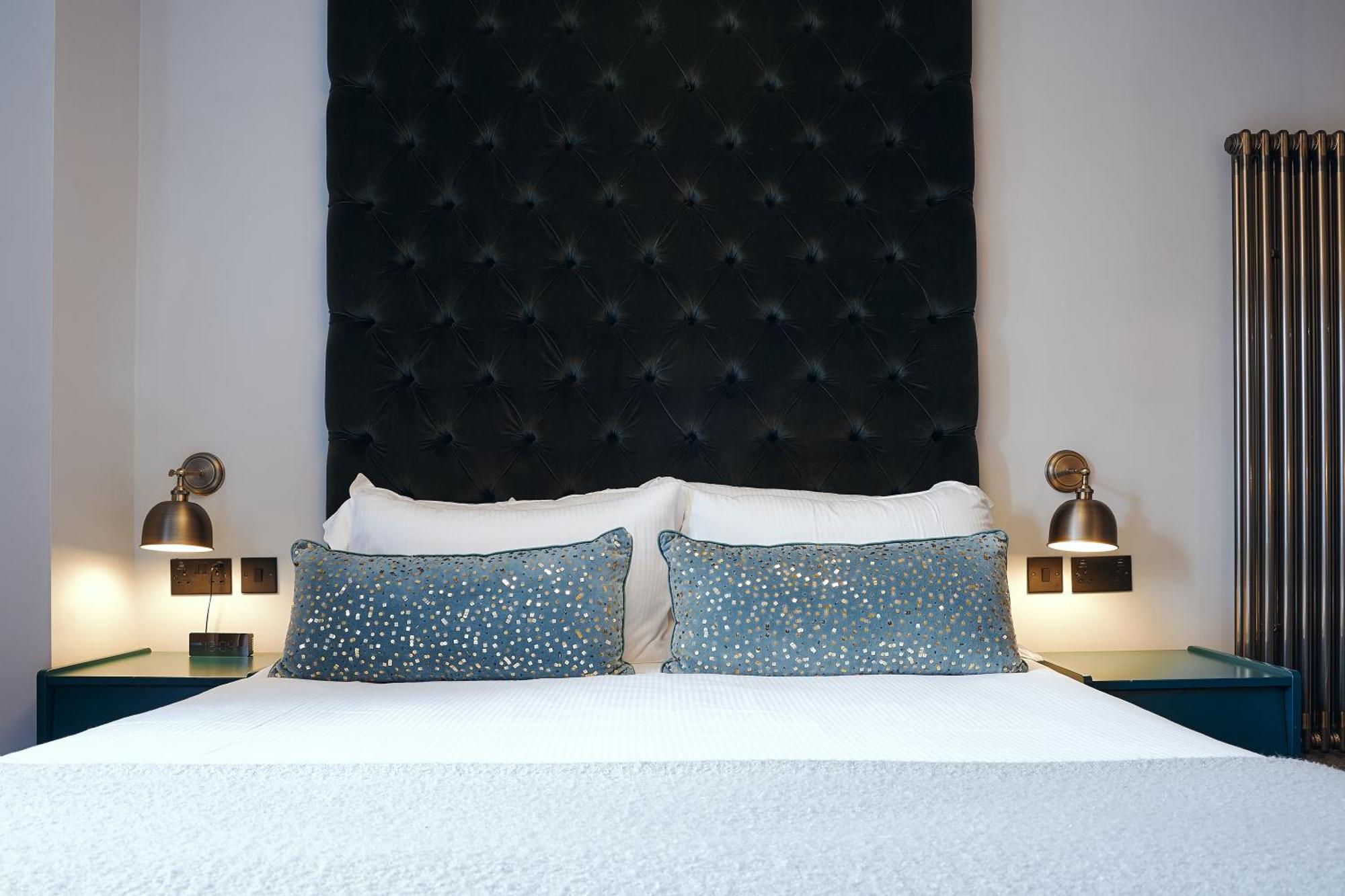 The Brownswood Hotel London Room photo